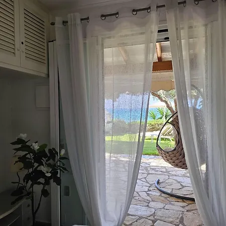 Corfu Menigos 13 펜션 *